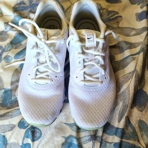 Nike Mens Air Max Motion LW Running Shoes